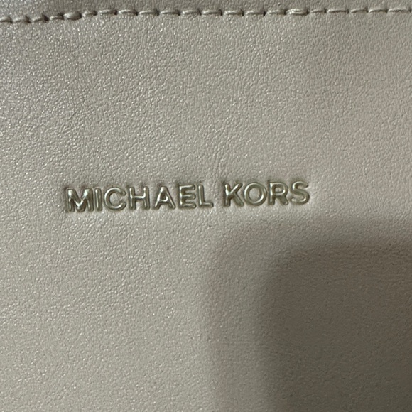 Michael Kors Blush Pink Travel Tote Bag with bag charm NWOT - Picture 2 of 8